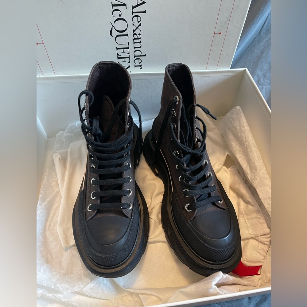 Alexander McQueen boots worn once like new condition